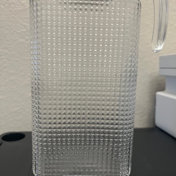 Clear Glass Pitcher with Textured Design - Picture 3 of 6